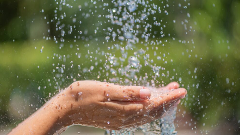 Apa: la ce ne foloseste sa ne conectam cu ea?