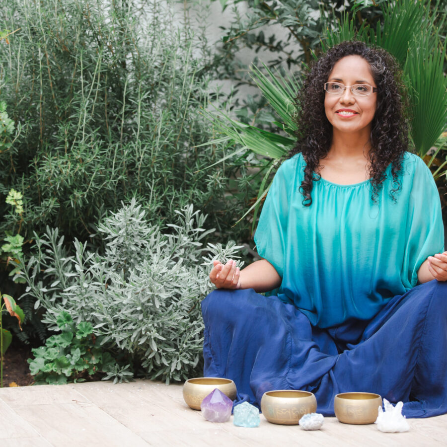 Claudia Jimeno | specialist in dezvoltare personala si crestere spirituala